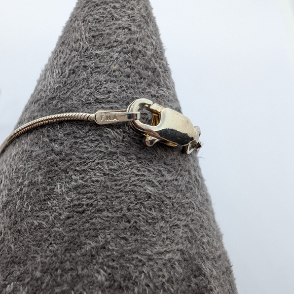 Elegant Silver and Yellow Pendant Necklace - Picture 8 of 8